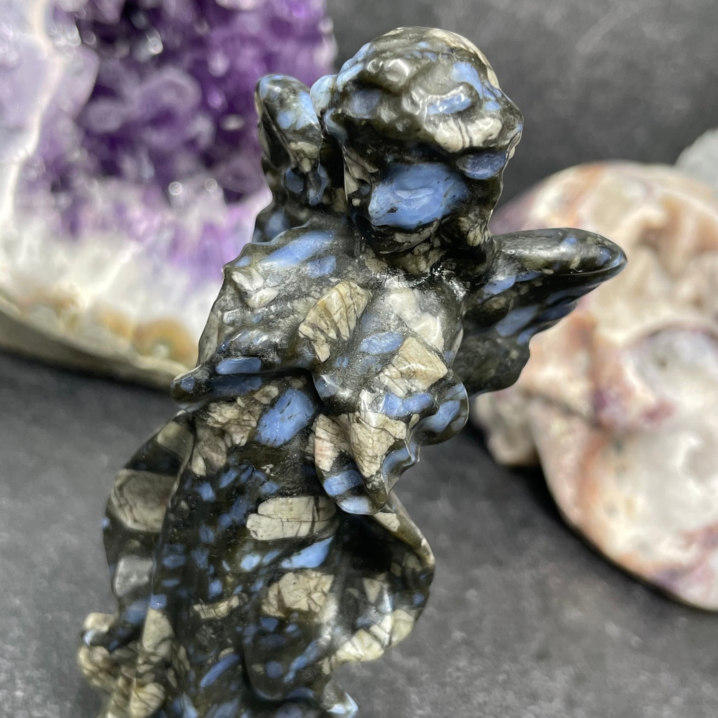 Que Sera Praying Angel Crystal Carving