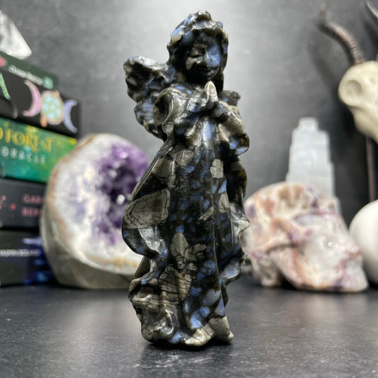 Que Sera Praying Angel Crystal Carving