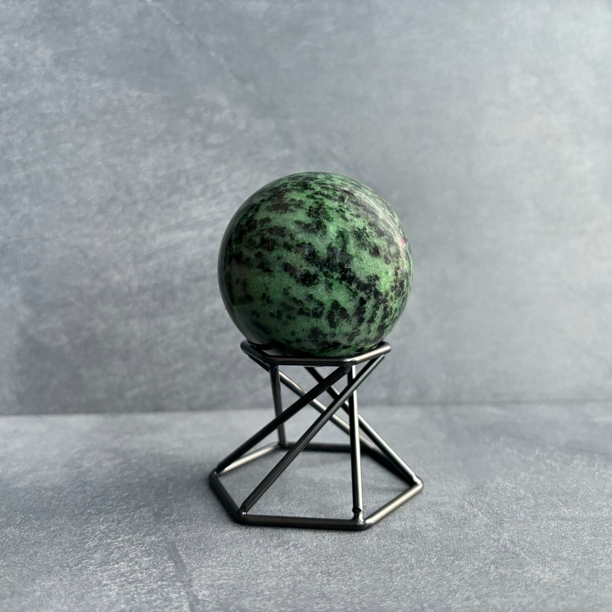 Black Metal Geometric Crystal Sphere Display Stand